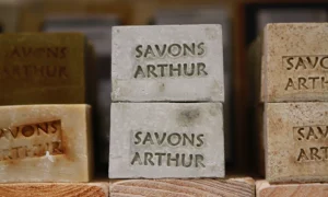 Savons Arthur Savons à base de matières 100% d'origine naturelle et d'ingrédients végétaux bio